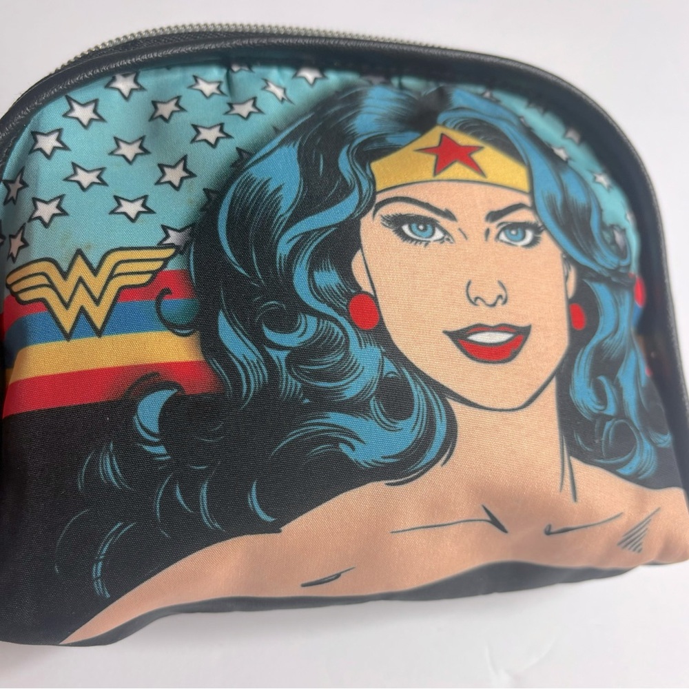London Soho New York licensed Wonder Woman cosmetics Bag/pouch/case -multicolor.